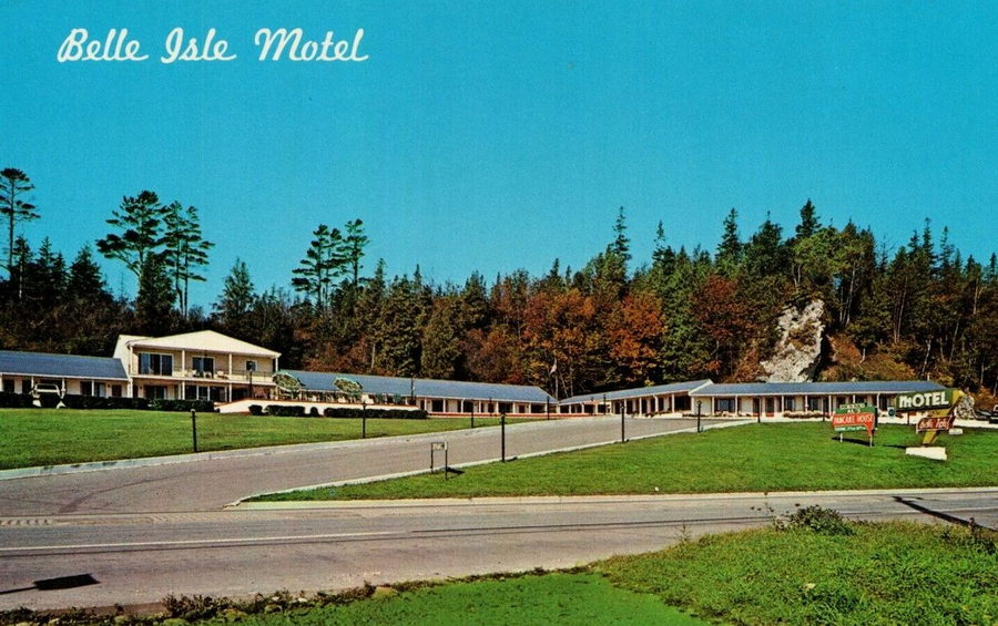 Belle Isle Motel & Dining Room - Postcard